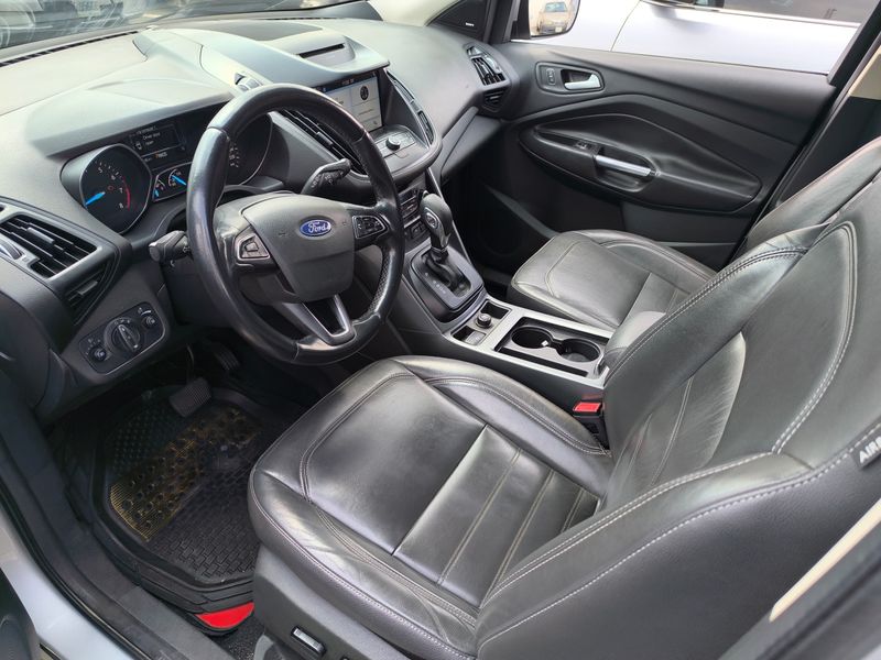 Thumbnail 4 of 2019 Ford Escape SE
